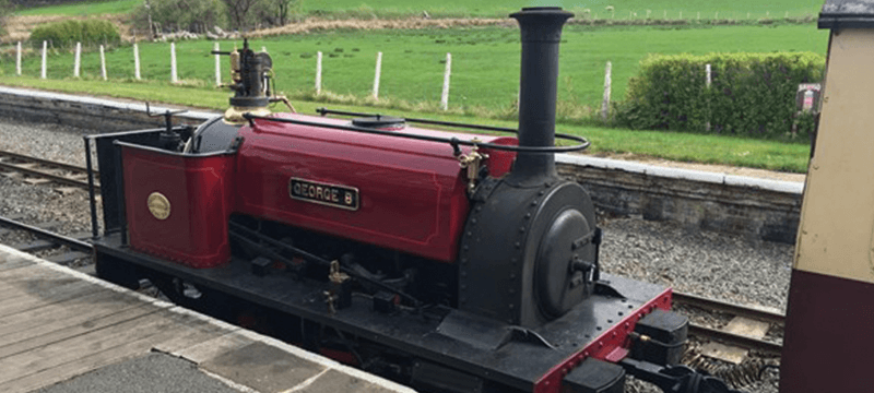Image of small red train at the Bala Lake Railway.